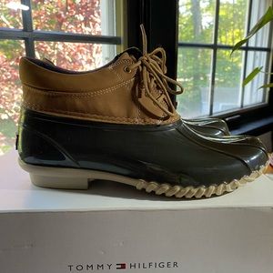 Tommy Hilfiger Brown Waterproof Duck Rain Boots Size 8US
